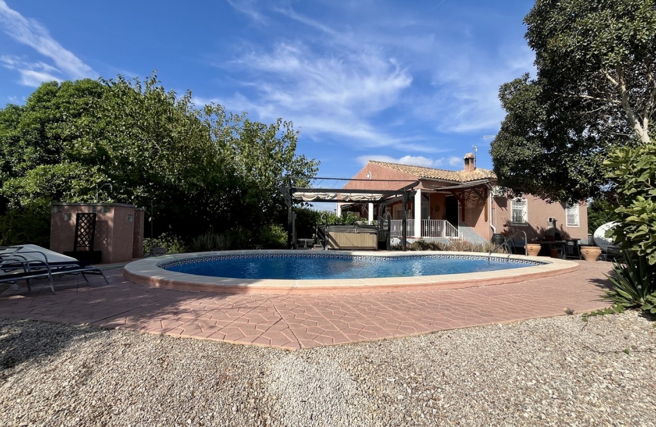Resale - Villa - Orihuela