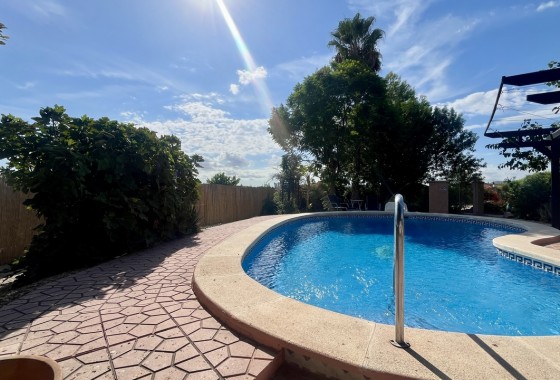 Resale - Villa - Orihuela