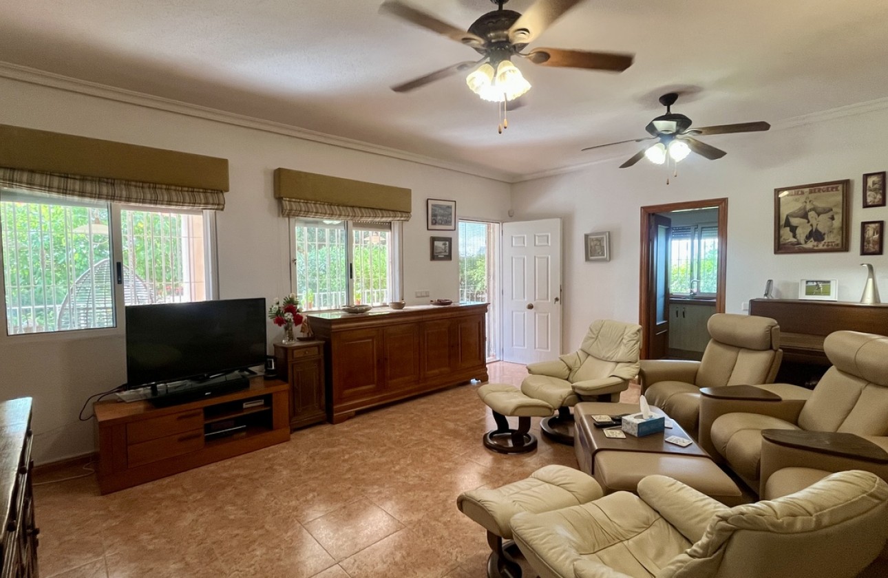 Resale - Villa - Orihuela