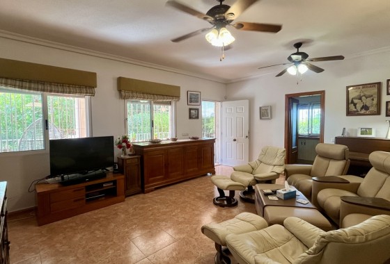 Resale - Villa - Orihuela