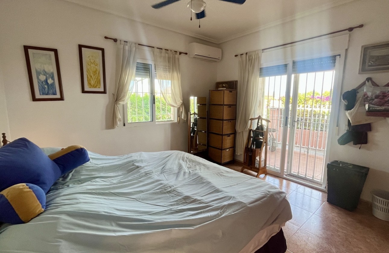 Resale - Villa - Orihuela