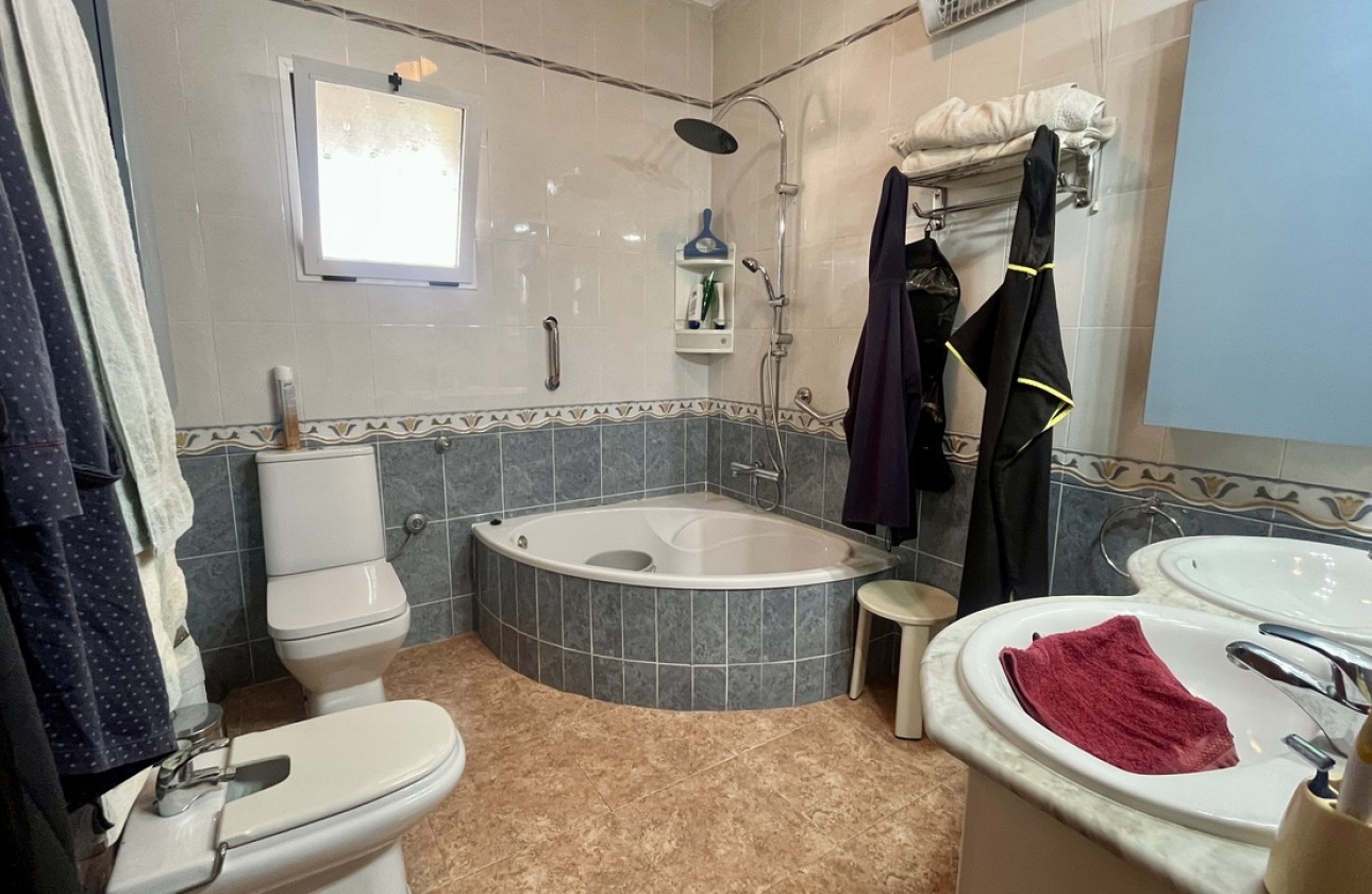 Resale - Villa - Orihuela