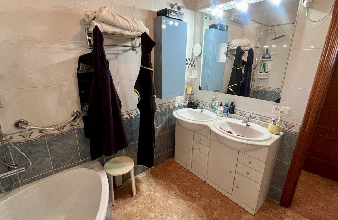 Resale - Villa - Orihuela