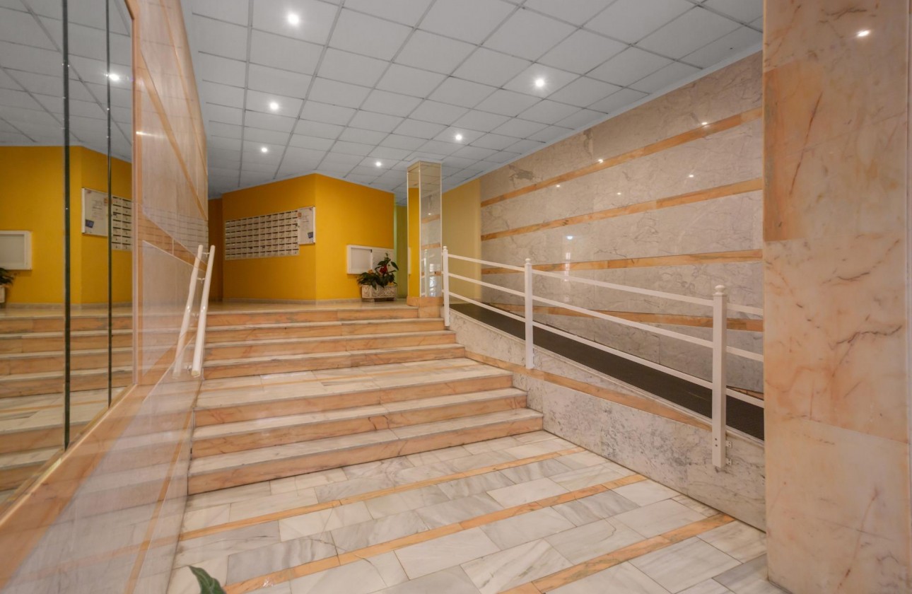 Resale - Apartment / flat - Torrevieja - Centro