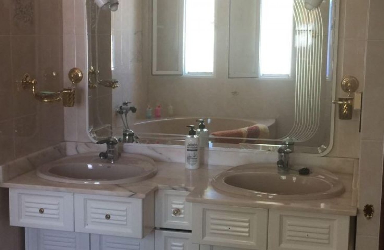 Resale - Villa - Torrevieja - torrevieja