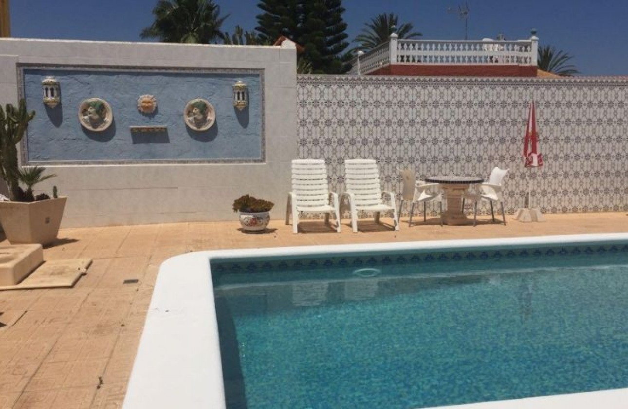 Resale - Villa - Torrevieja - torrevieja