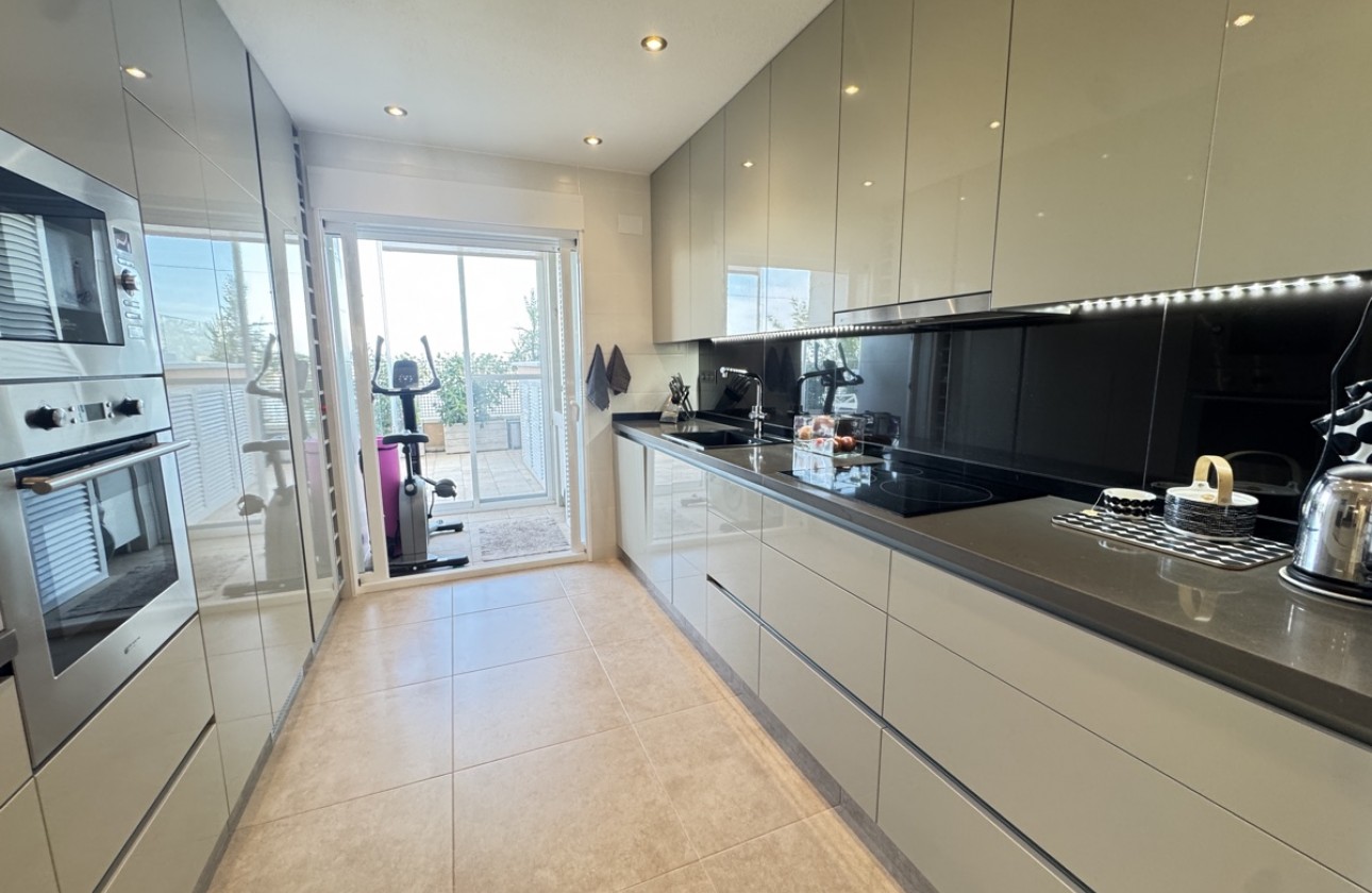 Resale - Apartment / flat - Villamartin