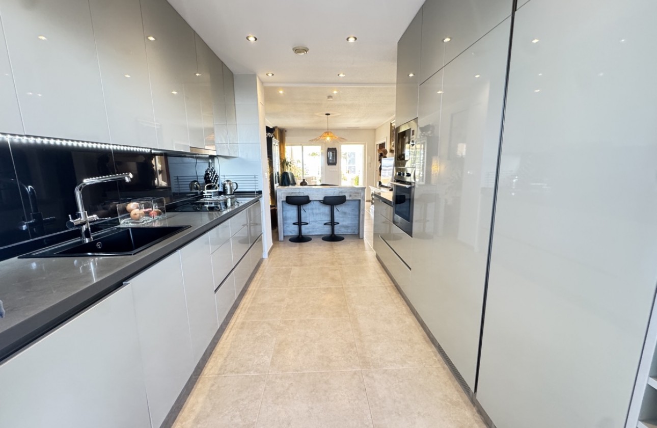 Resale - Apartment / flat - Villamartin