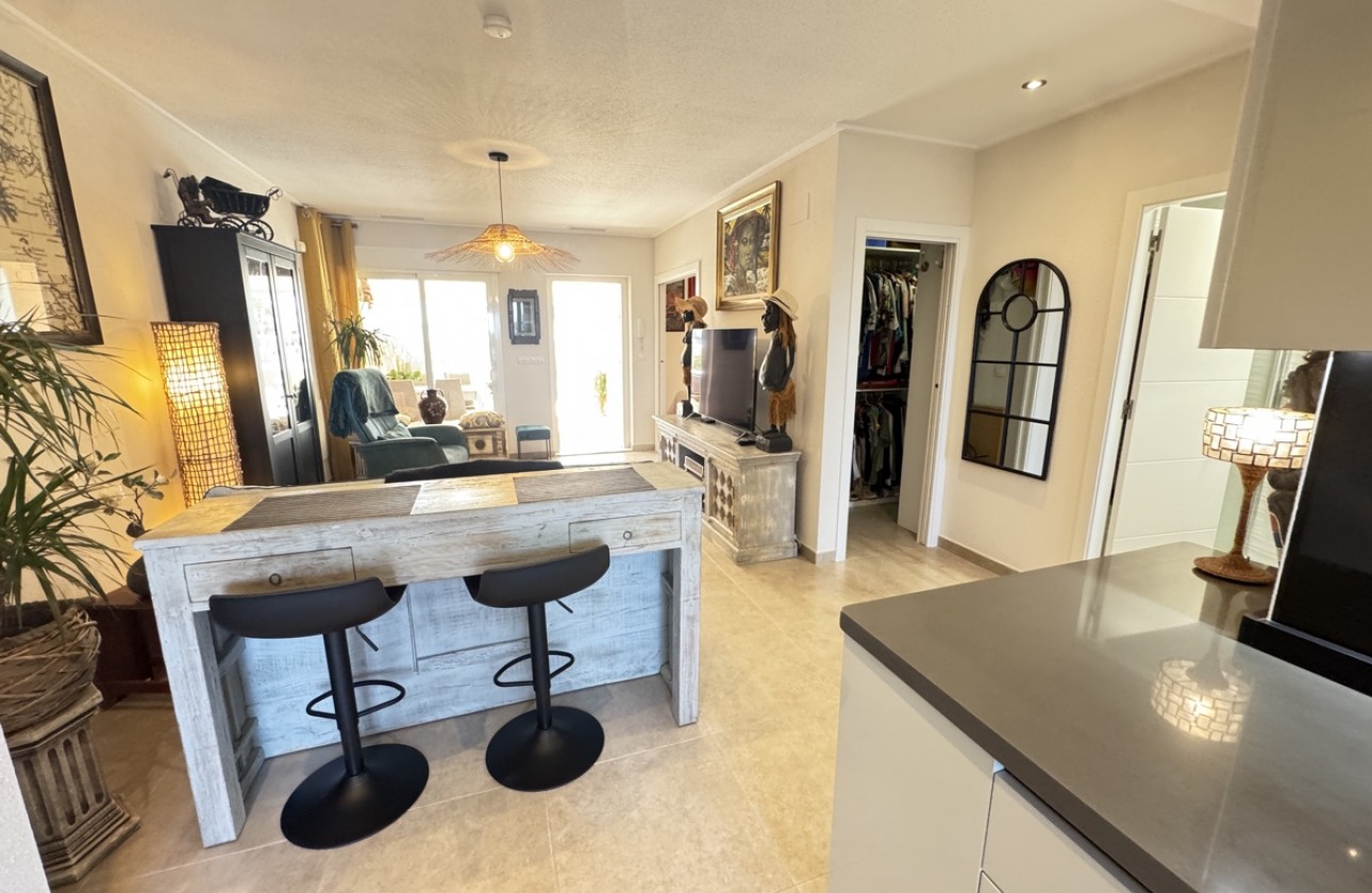 Resale - Apartment / flat - Villamartin