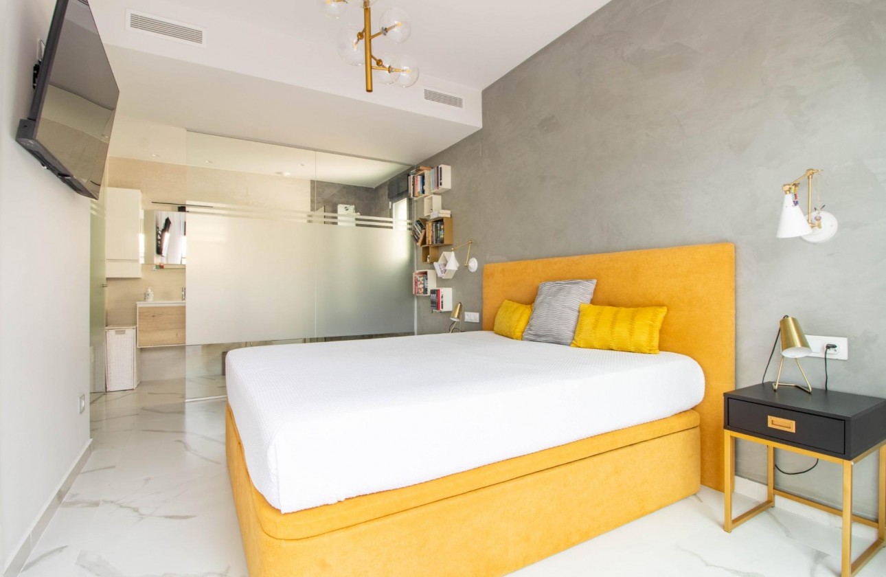 Resale - Apartment / flat - San Miguel de Salinas