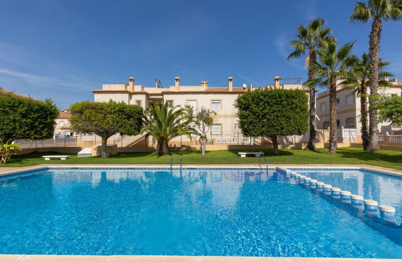 Alquiler a largo plazo - Bungalow - Torrevieja - Zona los Frutales