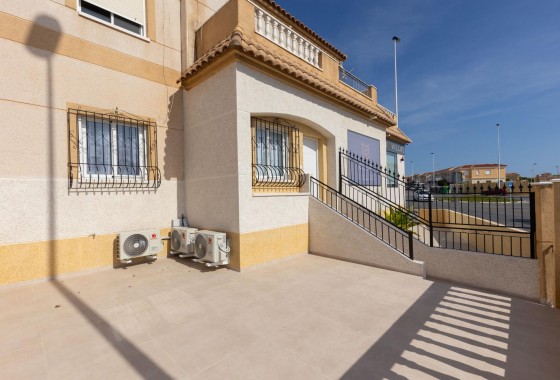 Alquiler a largo plazo - Bungalow - Torrevieja - Zona los Frutales