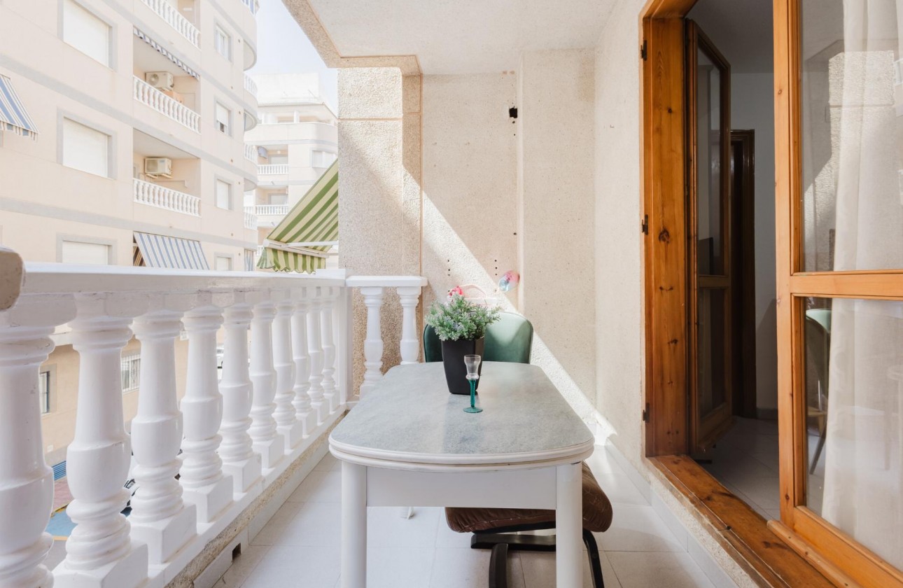 Resale - Apartment / flat - Torrevieja - Playa de La Acequion