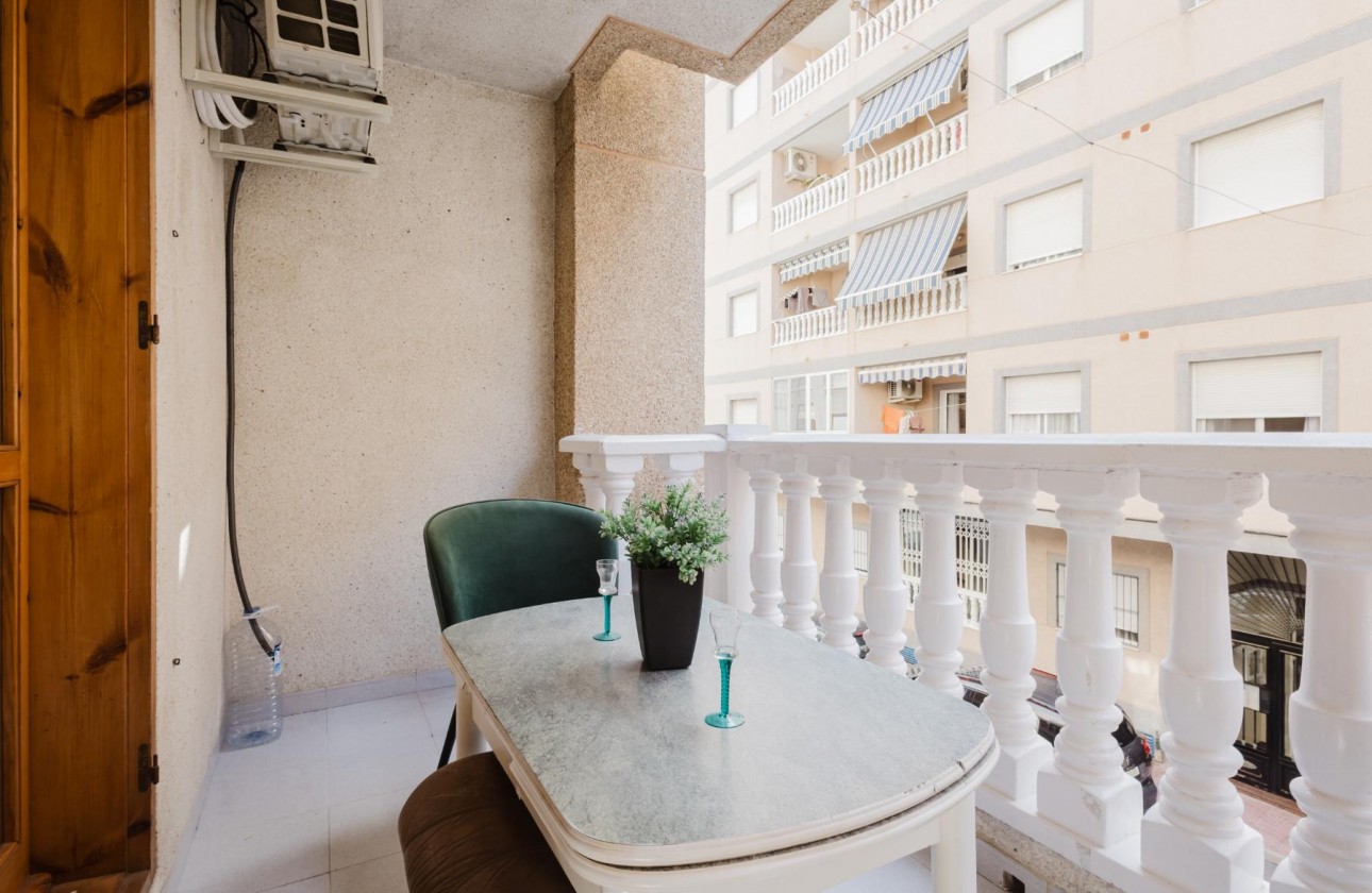 Resale - Apartment / flat - Torrevieja - Playa de La Acequion