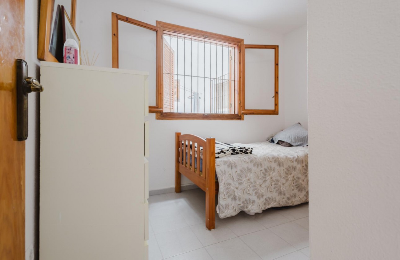 Resale - Apartment / flat - Torrevieja - Playa de La Acequion