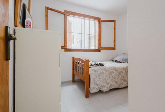 Resale - Apartment / flat - Torrevieja - Playa de La Acequion