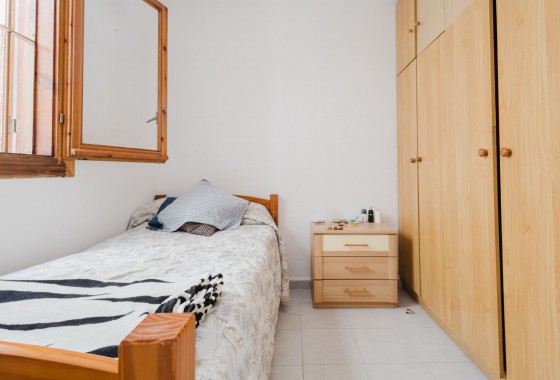 Resale - Apartment / flat - Torrevieja - Playa de La Acequion