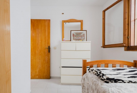 Resale - Apartment / flat - Torrevieja - Playa de La Acequion