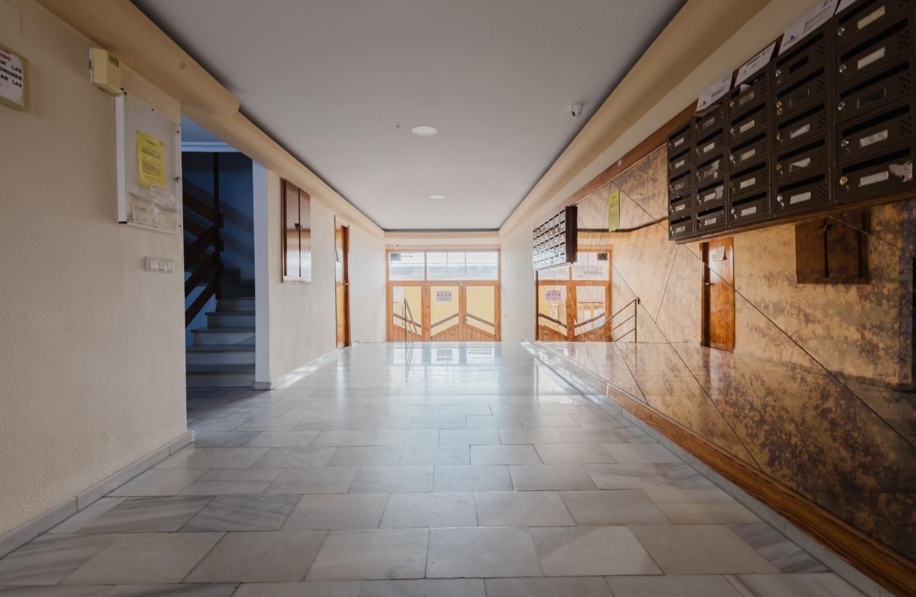 Resale - Apartment / flat - Torrevieja - Playa de La Acequion