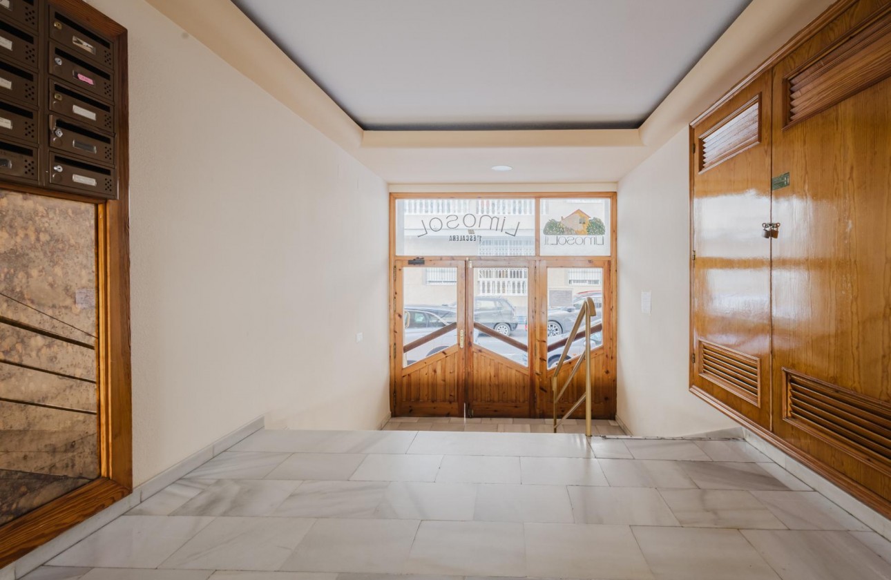 Resale - Apartment / flat - Torrevieja - Playa de La Acequion