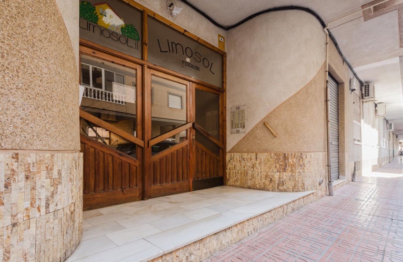 Resale - Apartment / flat - Torrevieja - Playa de La Acequion