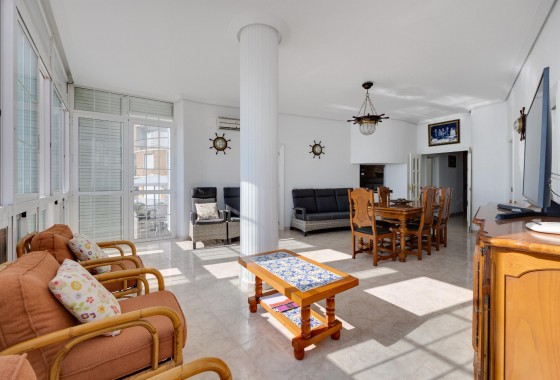 Resale - Apartment / flat - Torrevieja - Playa del Acequión