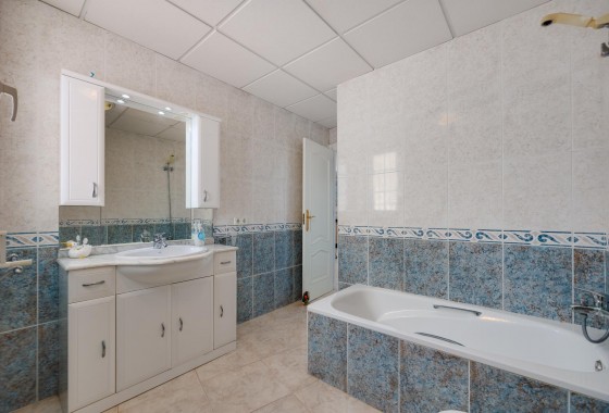 Resale - Apartment / flat - Torrevieja - Playa del Acequión