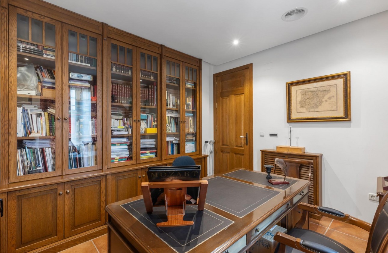 Resale - Villa - Torrevieja - La veleta