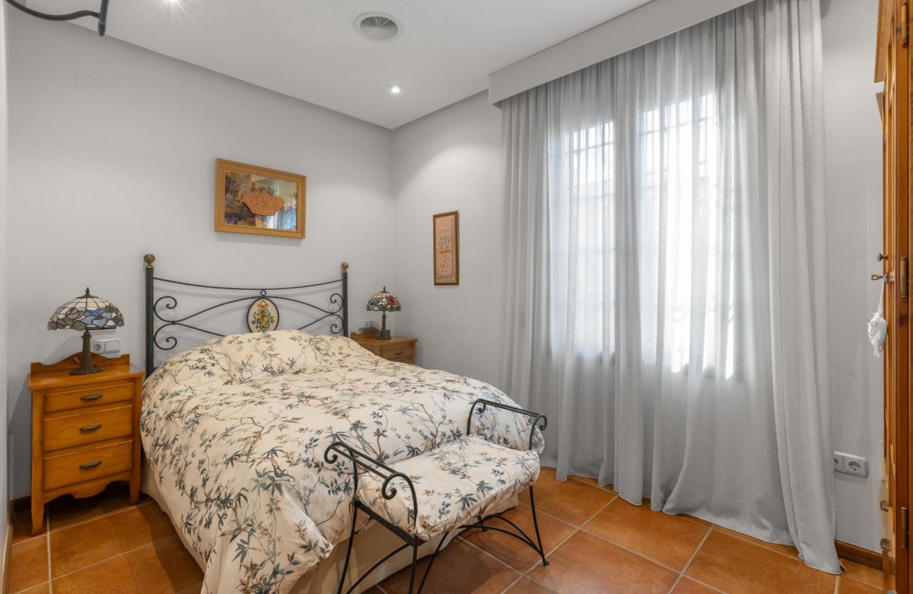 Resale - Villa - Torrevieja - La veleta