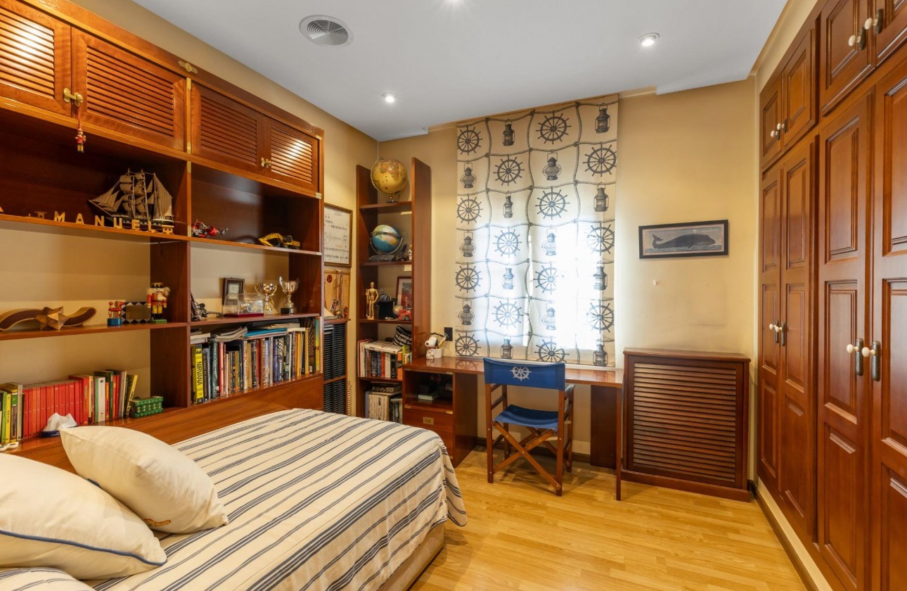 Resale - Villa - Torrevieja - La veleta