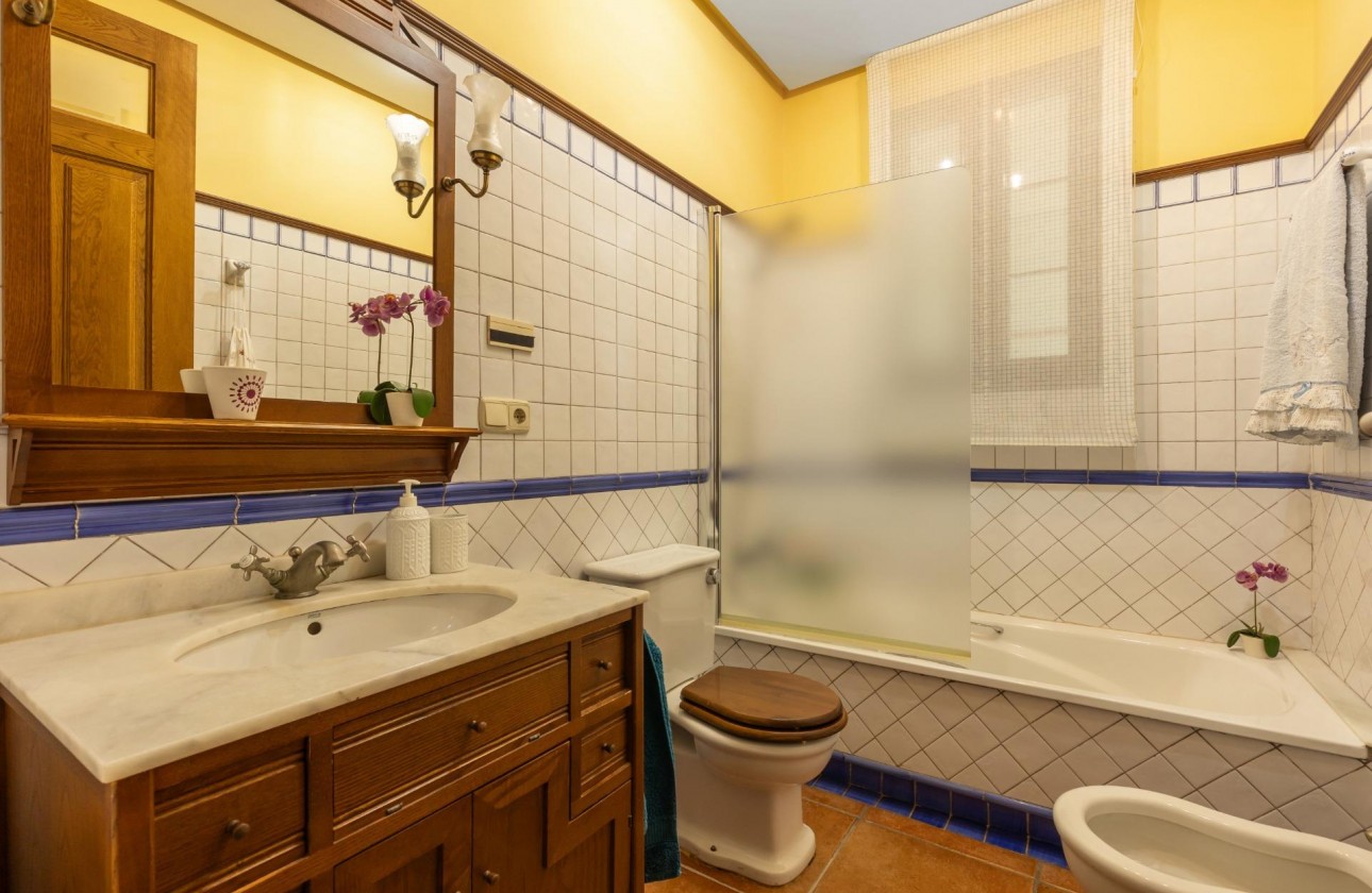 Resale - Villa - Torrevieja - La veleta