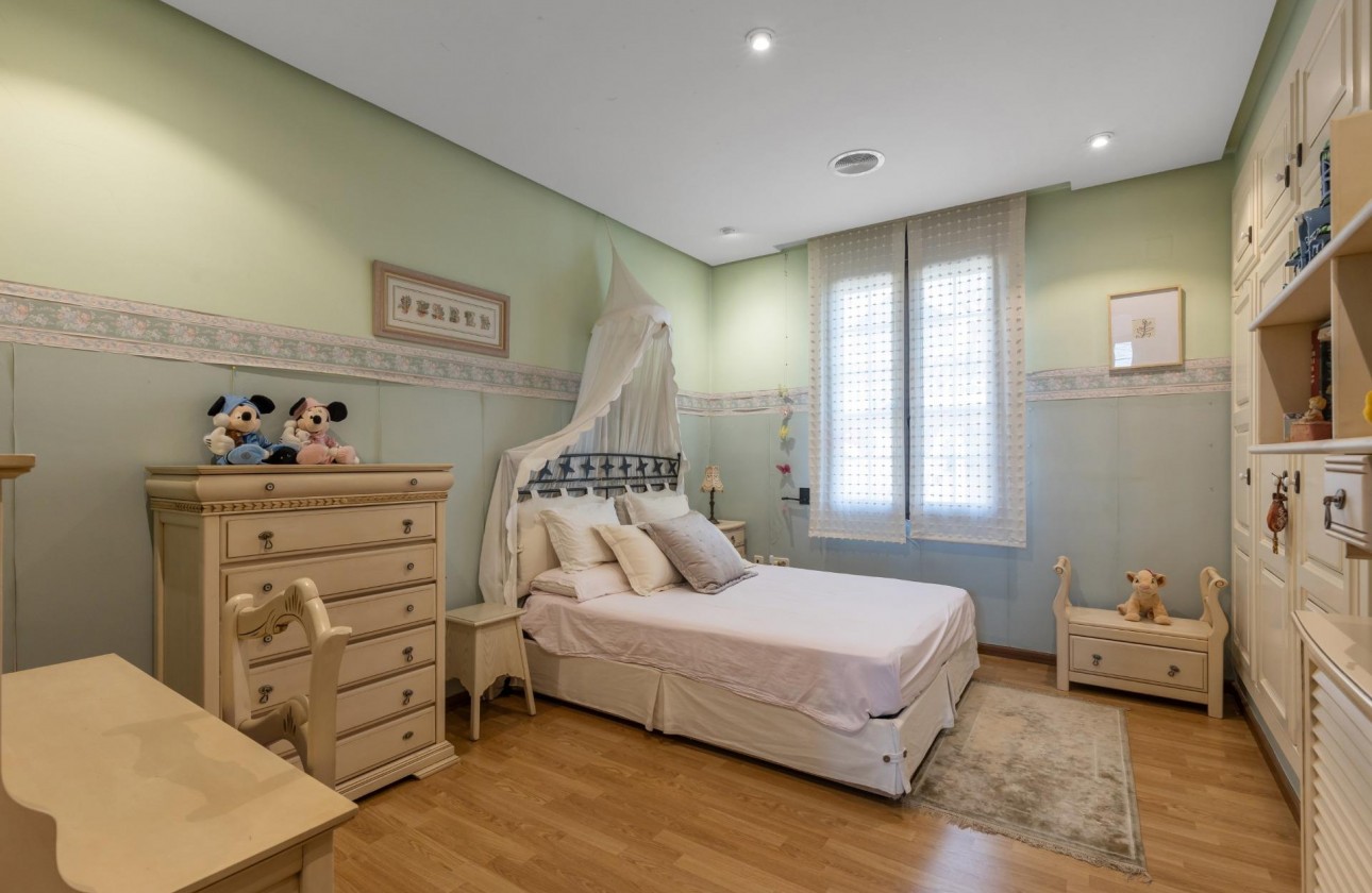 Resale - Villa - Torrevieja - La veleta