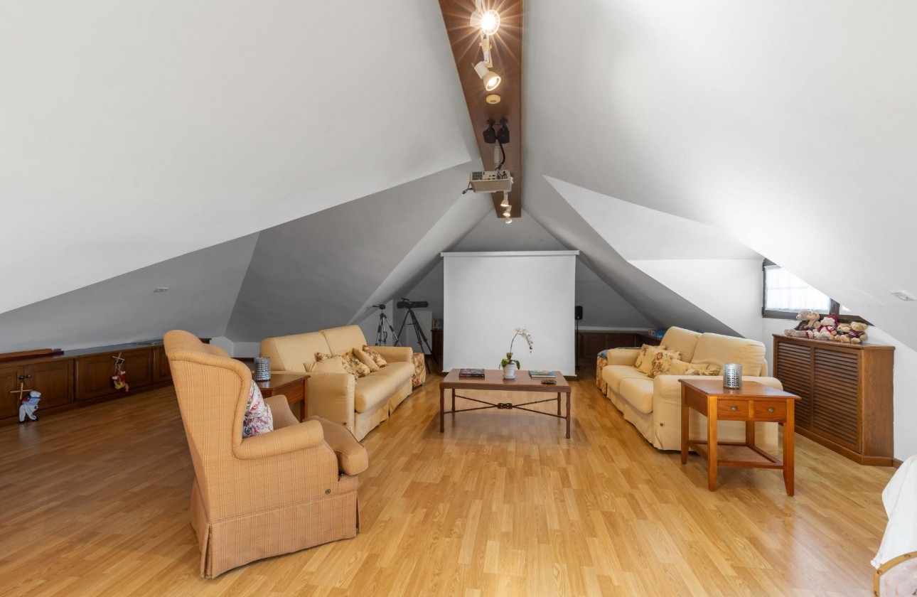 Resale - Villa - Torrevieja - La veleta