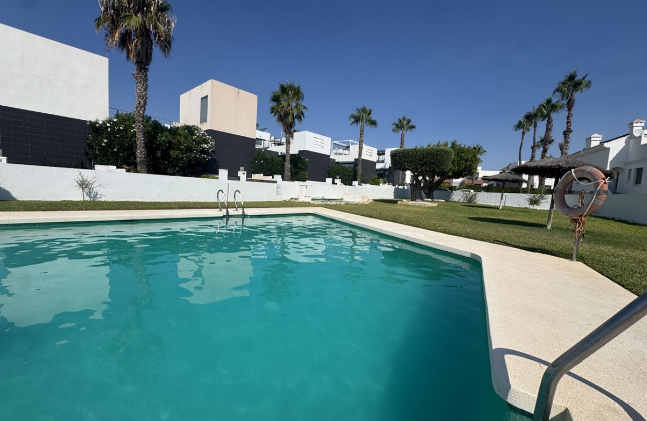 Resale - Villa - Villamartin