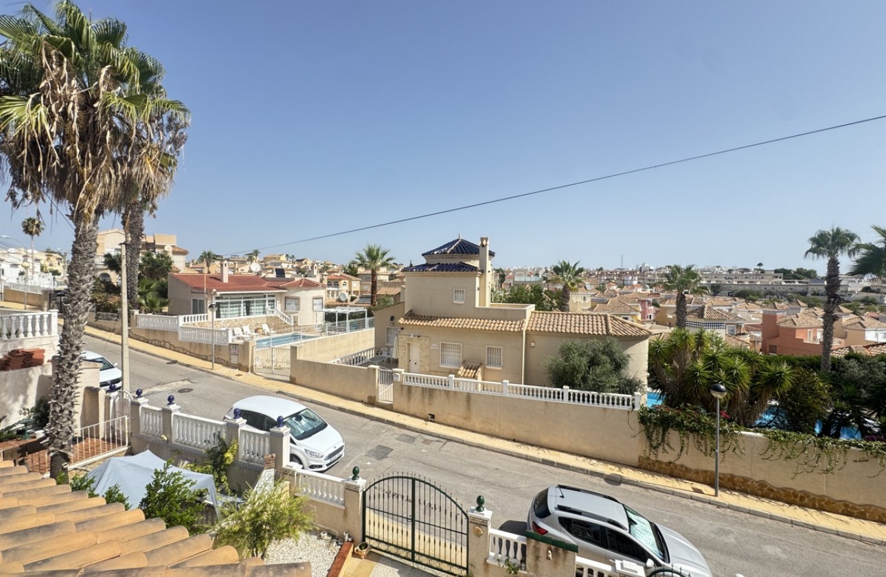 Resale - Villa - Villamartin