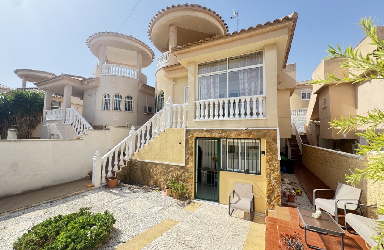 Resale - Villa - Villamartin