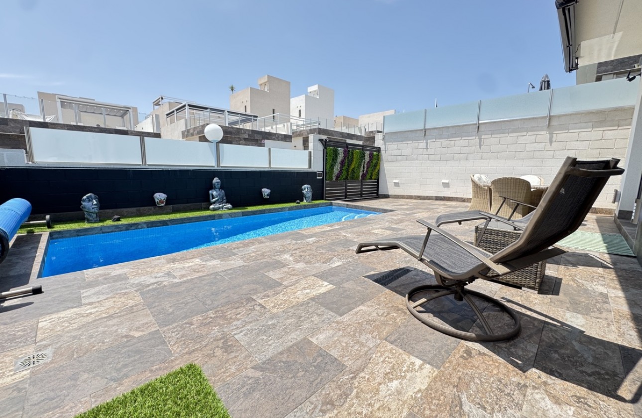 Resale - Villa - Villamartin