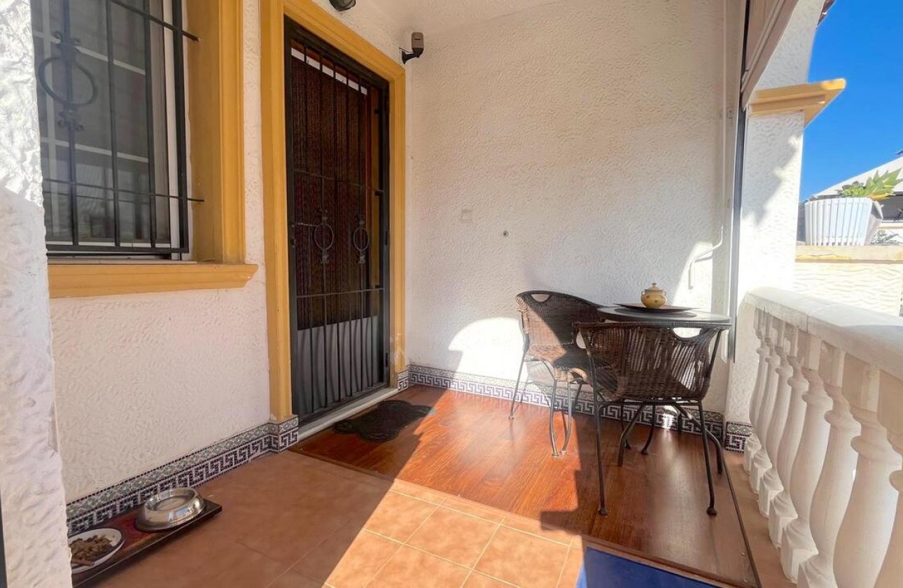 Resale - Villa - Torrevieja