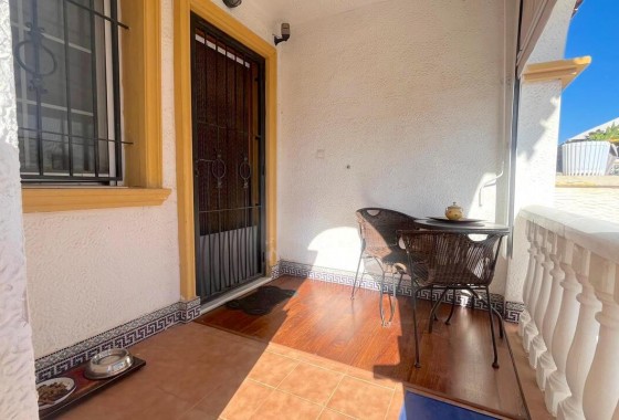 Resale - Villa - Torrevieja