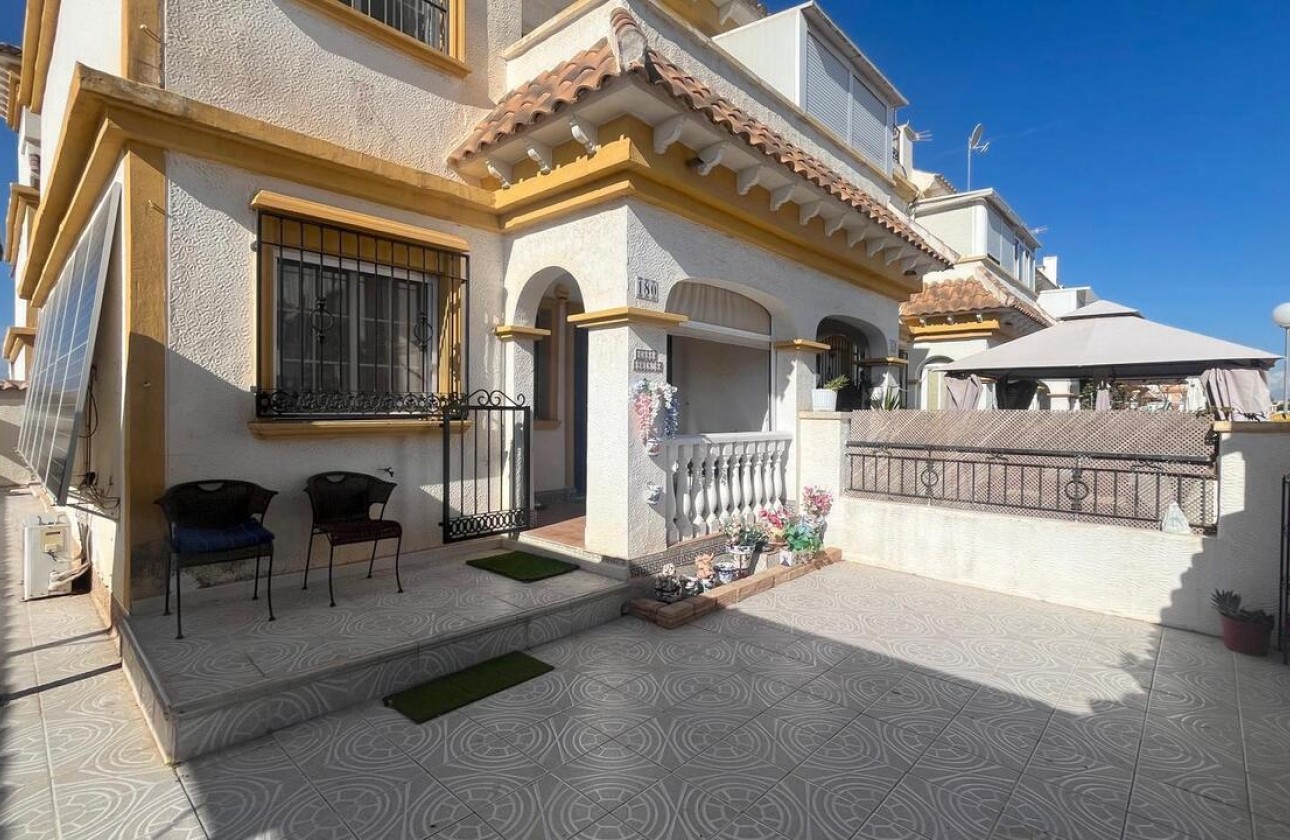 Resale - Villa - Torrevieja