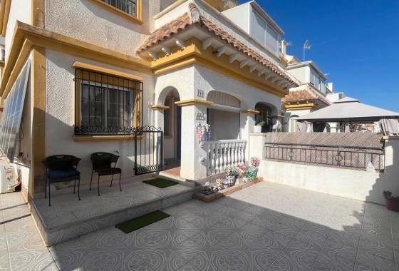 Resale - Villa - Torrevieja
