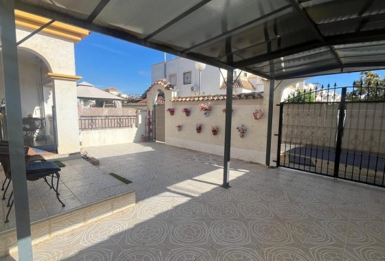 Resale - Villa - Torrevieja