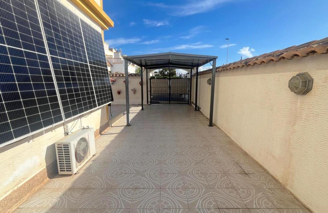 Resale - Villa - Torrevieja