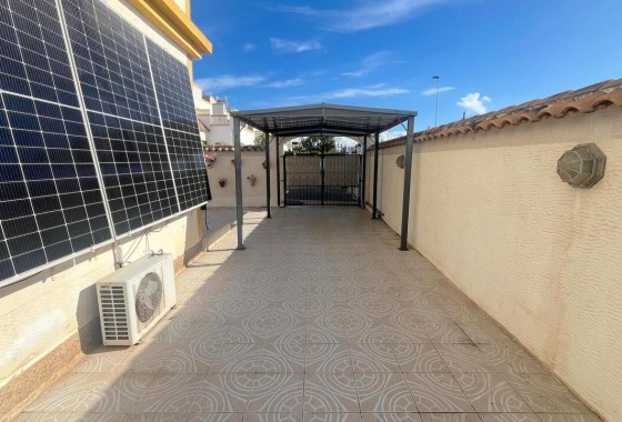 Resale - Villa - Torrevieja