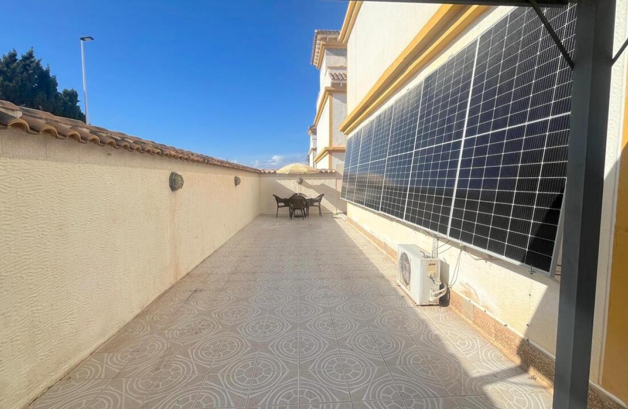 Resale - Villa - Torrevieja