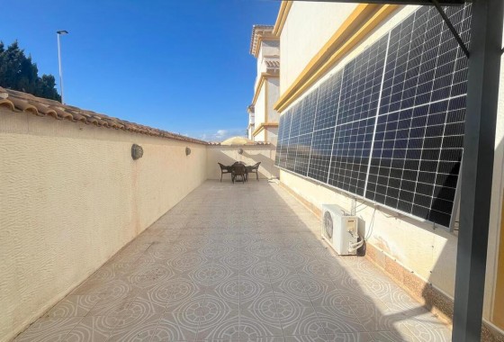 Resale - Villa - Torrevieja