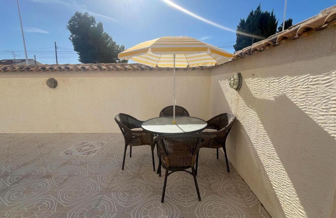 Resale - Villa - Torrevieja