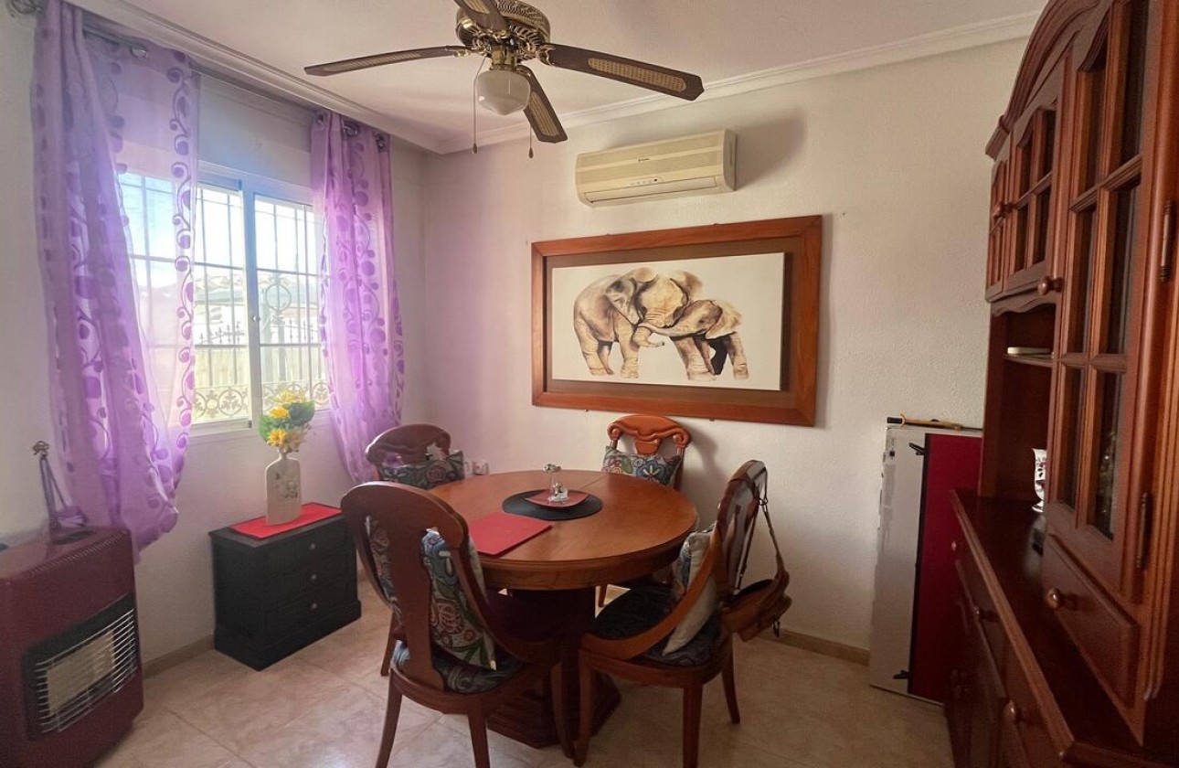 Resale - Villa - Torrevieja