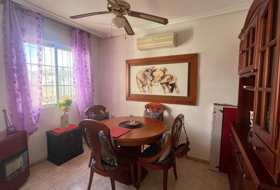 Resale - Villa - Torrevieja