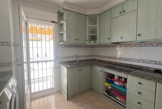 Resale - Villa - Torrevieja